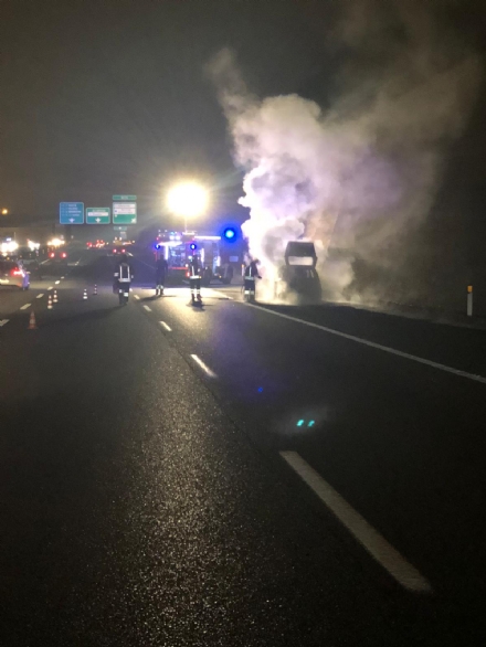 ORBASSANO - Auto a fuoco in tangenziale: il conducente stava andando a lavorare