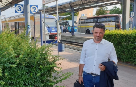 TRASPORTI - Ispezione del consigliere regionale Fava sui treni della Sfm1 di Gtt
