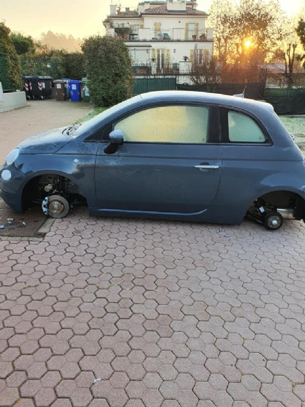 MONCALIERI - Tornano i ladri di gomme: colpita una 500 in strada Revigliasco
