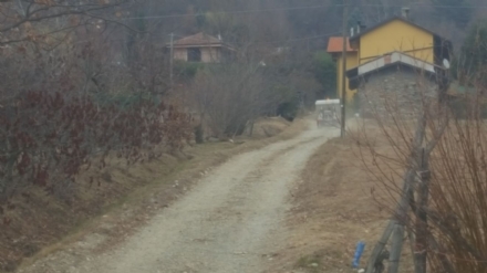PIOSSASCO - La strada è rovinata e le Poste non portano la corrispondenza