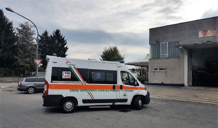 VINOVO - Cade dalla scala e sbatte la testa: meccanico nichelinese ricoverato al Cto