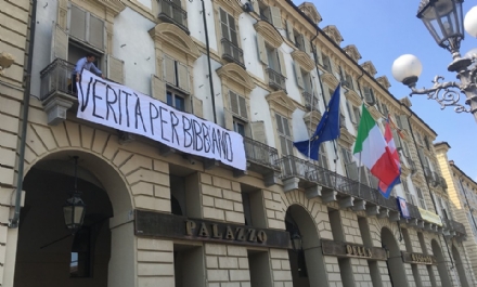 TORINO - «Verità per Bibbiano»: lo striscione sulla facciata della Regione Piemonte