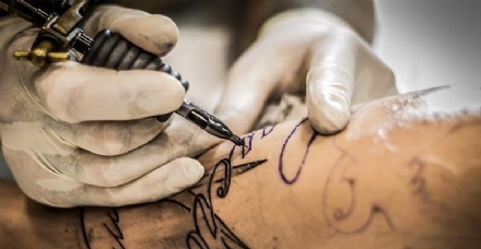REGIONE - Cambia la legge per i tatuaggi: vietati ai minori senza il consenso dei genitori