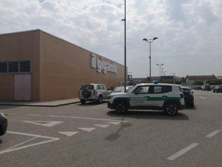 LA LOGGIA - Rissa tra extracomunitari davanti al Gigante