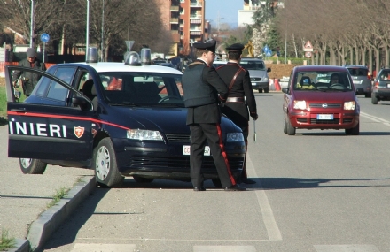MONCALIERI - Il pusher della marijuana arrivava con il taxi: arrestato dai carabinieri un ragazzo di 25 anni