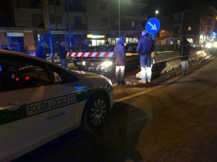 NICHELINO - Auto incastrate nel passaggio a livello: traffico nel caos in via Torino