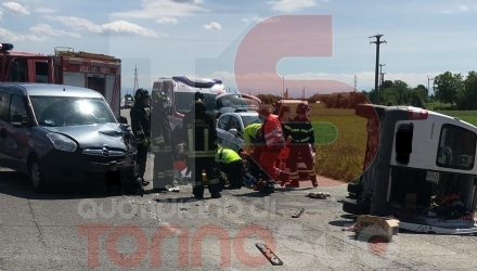 CARMAGNOLA - Brutto incidente su via Chieri: un uomo grave al Cto