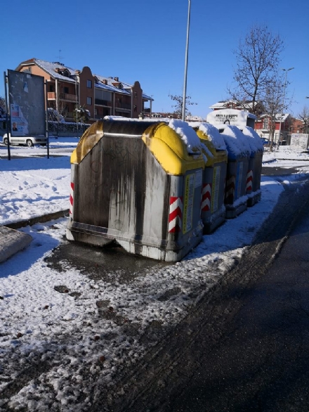 NICHELINO - Olio motore usato nelle campane di via Giusti: la rabbia del sindaco