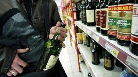 MONCALIERI - Fa la spesa di alcolici senza pagare e viene arrestato per furto