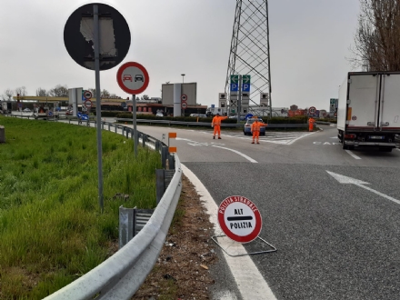 NICHELINO - La stradale chiude la tangenziale sud per un maxi posto di controllo