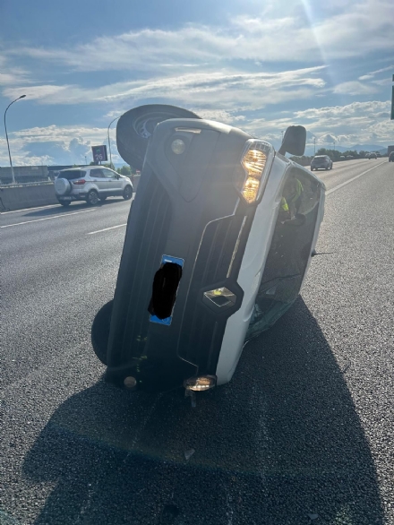 ORBASSANO - Incidente al Sito, veicolo si ribalta in tangenziale