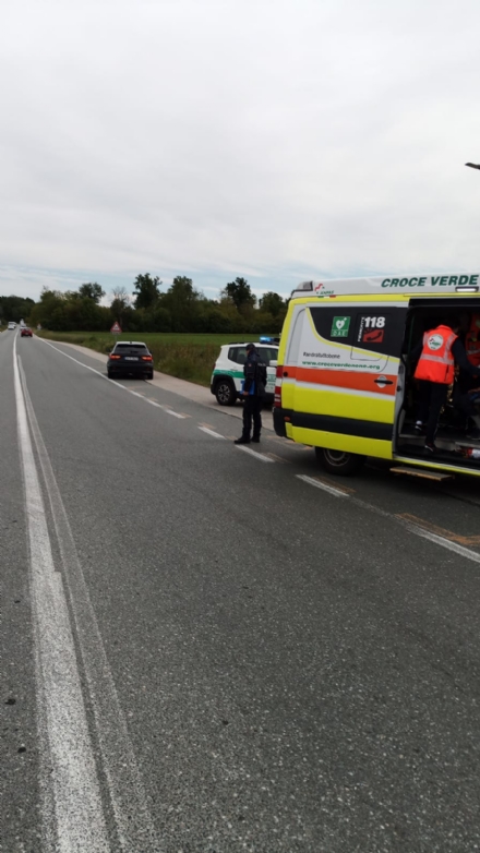 CANDIOLO - Ciclista investito al confine con None, paura alla rotatoria verso la tangenziale