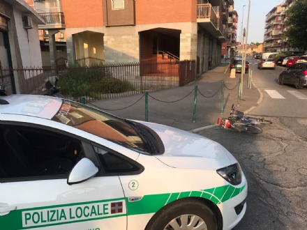 NICHELINO - Perde il controllo della bici per il fondo dissestato e finisce in ospedale
