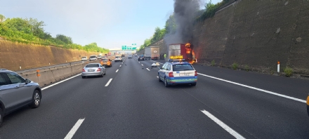 ORBASSANO - Non ce l'ha fatta il conducente del camioncino che ha preso fuoco in tangenziale