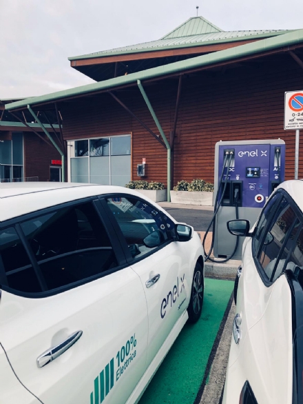 NICHELINO - Due nuovi punti ricarica per macchine elettriche ai Viali