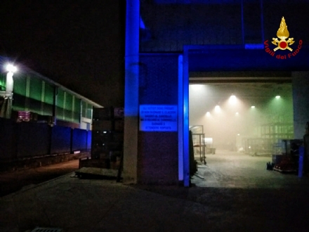 BRUINO - Incendio nella notte in un'azienza di vernici di via Volvera