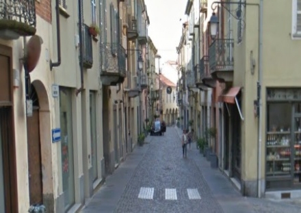 MONCALIERI - Rubano 3mila euro di vestiti, la commessa le blocca, arrestate
