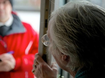 NICHELINO - Pensionata caccia il truffatore che voleva entrare in casa con la scusa del virus