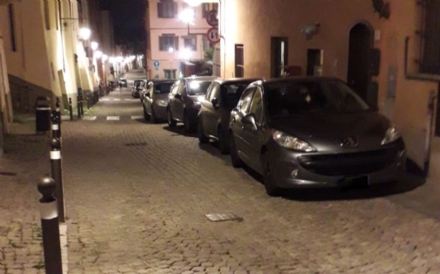 MONCALIERI - Parcheggio selvaggio in centro storico: continua il disagio dei residenti