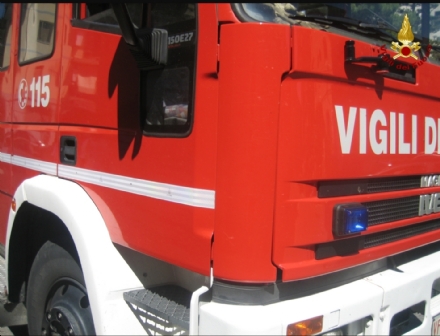 MONCALIERI - Incendio nella notte in una fabbrica in via Postiglione