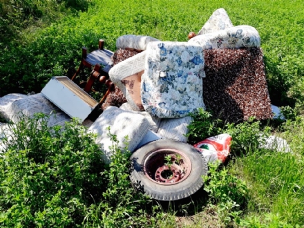 RIVALTA - Continuano le discariche abusive nelle zone naturali della città