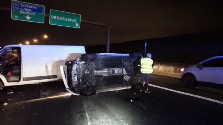 ORBASSANO - Incidente sulla Torino-Pinerolo, un ferito e caos alla circolazione