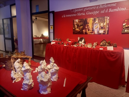 MONCALIERI - Ladri rubano due statuette di Gesù bambino dall'esposizione Presepi dal mondo