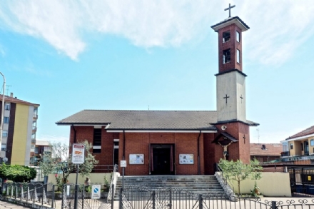 MONCALIERI - Tentano il furto delle offerte in parrocchia danneggiando i contenitori metallici