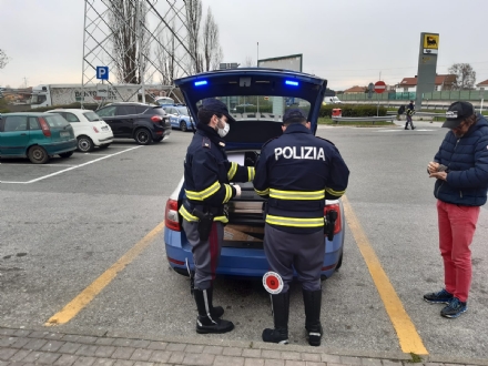 MONCALIERI - Il furgone rubato ritrovato ancora acceso sulla tangenziale: l'allerta furti nei cantieri