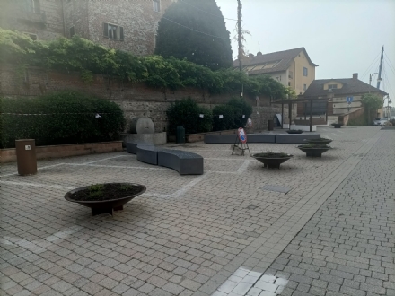 BEINASCO - Cancellati i parcheggi in piazza Alfieri: la rabbia dei negozianti
