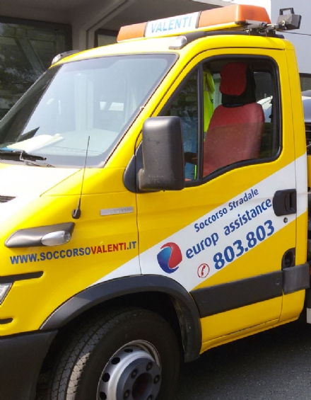 LA LOGGIA - Perde il controllo dell'auto e finisce contro il guard rail della tangenziale