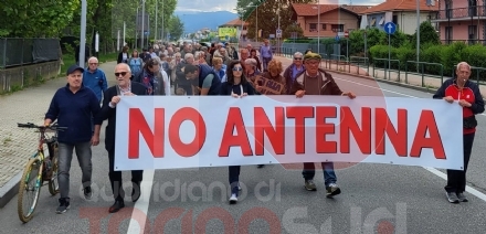 ORBASSANO - Corteo e manifestazione in città per l'installazione dell'antenna 5G
