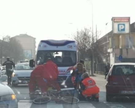 CARMAGNOLA - Ciclista investito in via Sales: secondo caso in due giorni