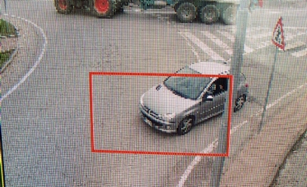 VIRLE - Non si fermano all'alt, fuggono e abbandonano l'auto