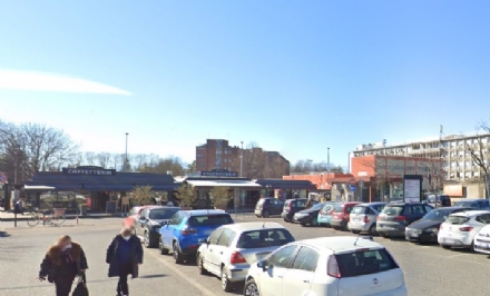 ORBASSANO - Tornano in azione i predoni delle gomme: macchina derubata degli pneumatici al San Luigi