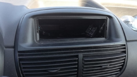 ORBASSANO - Tornano i ladri anni '90: autoradio sradicate dalle auto in sosta