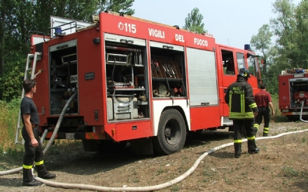 NICHELINO - Accende un falò per bruciare le foglie: multa di 400 euro