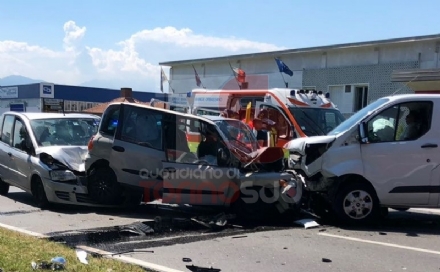 ORBASSANO - Spaventoso incidente stradale: otto feriti in strada Torino. Tra loro due bimbi - FOTO