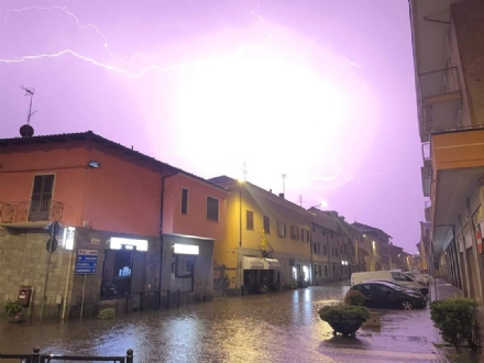 MALTEMPO - Bomba d'acqua nella notte in cintura sud: allagate porzioni di Vinovo e Nichelino. Danni anche a Moncalieri