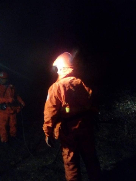 PIOSSASCO - Piromani in azione al San Giorgio, ma i volontari boschivi evitano il disastro