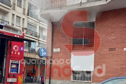 NICHELINO - Paura per un incendio in un appartamento di via Di Nanni - LE FOTO -