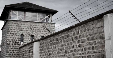 NICHELINO - Una targa per l'anniversario della liberazione del campo di sterminio di Mauthausen