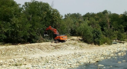 RIVALTA - Lavori in corso sul Sangone per mettere in sicurezza le sponde