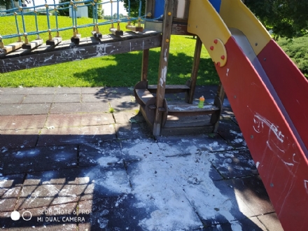 RIVALTA - Tornano i vandali a Tetti Francesi: giochi bimbi nel mirino