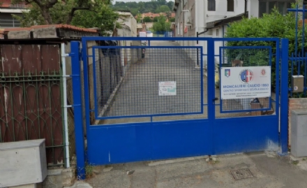 MONCALIERI - Teli al posto dei vetri instabili: intervento urgente alla struttura gestita dal Moncalieri calcio