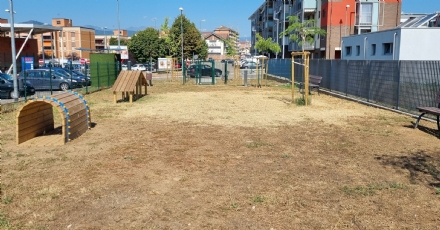 ORBASSANO - Lavori finiti: ora è aperta la nuova area cani di via Cervetti - FOTO