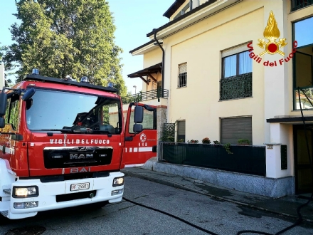PIOSSASCO - Incendio in via San Bernardo: paura in un'abitazione