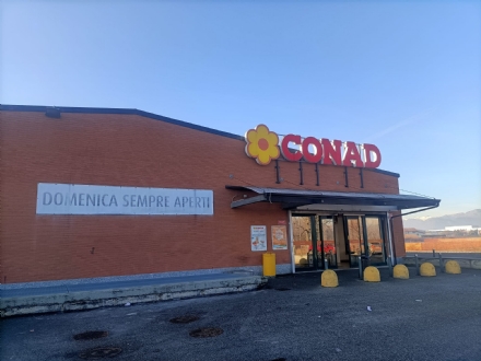 BEINASCO - Rapina al Conad di Borgaretto: uomo armato di fucile porta via 10 mila euro