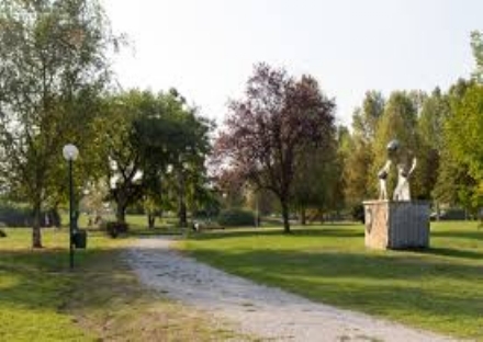 CARMAGNOLA - Il sindaco: 'Non mi fido a riaprire i parchi il 4 maggio'. La Vigna resta chiusa