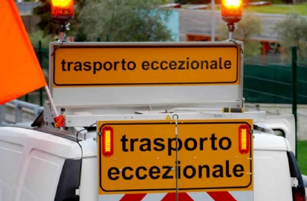 CARMAGNOLA - Stop ai trasporti eccezionali, il Comune dirotta i camion altrove
